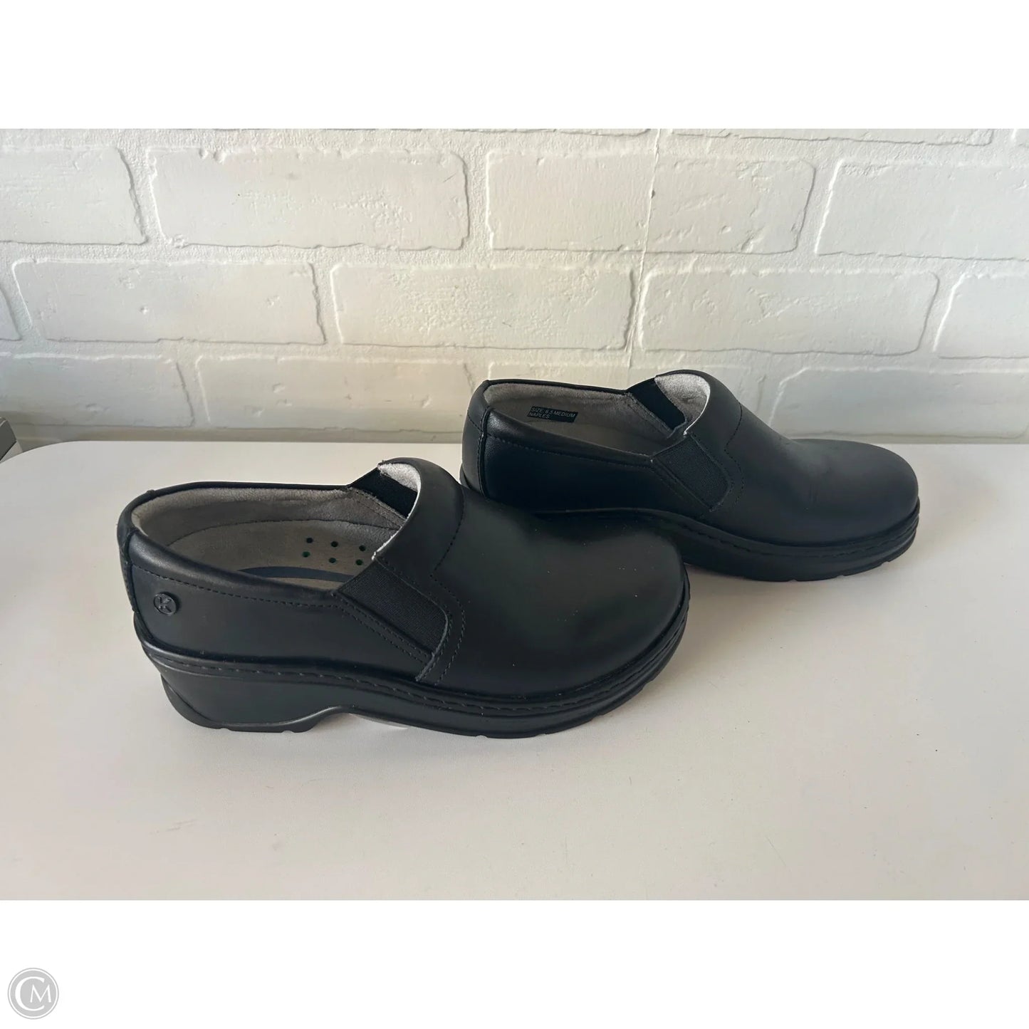Shoes Sneakers By Clothes Mentor In Black, Size: 6.5