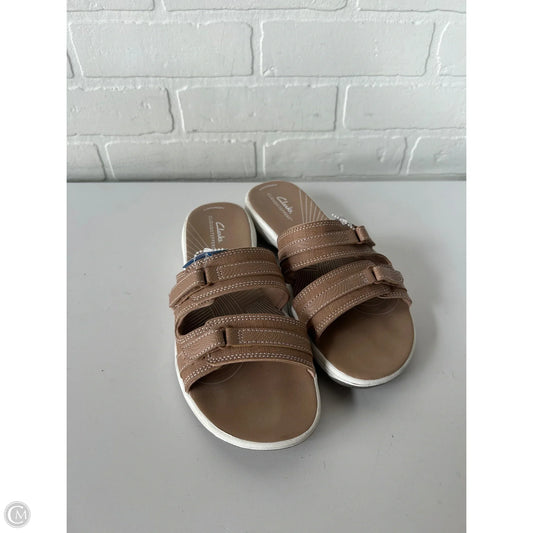 Sandals Flats By Clarks In Tan, Size: 9