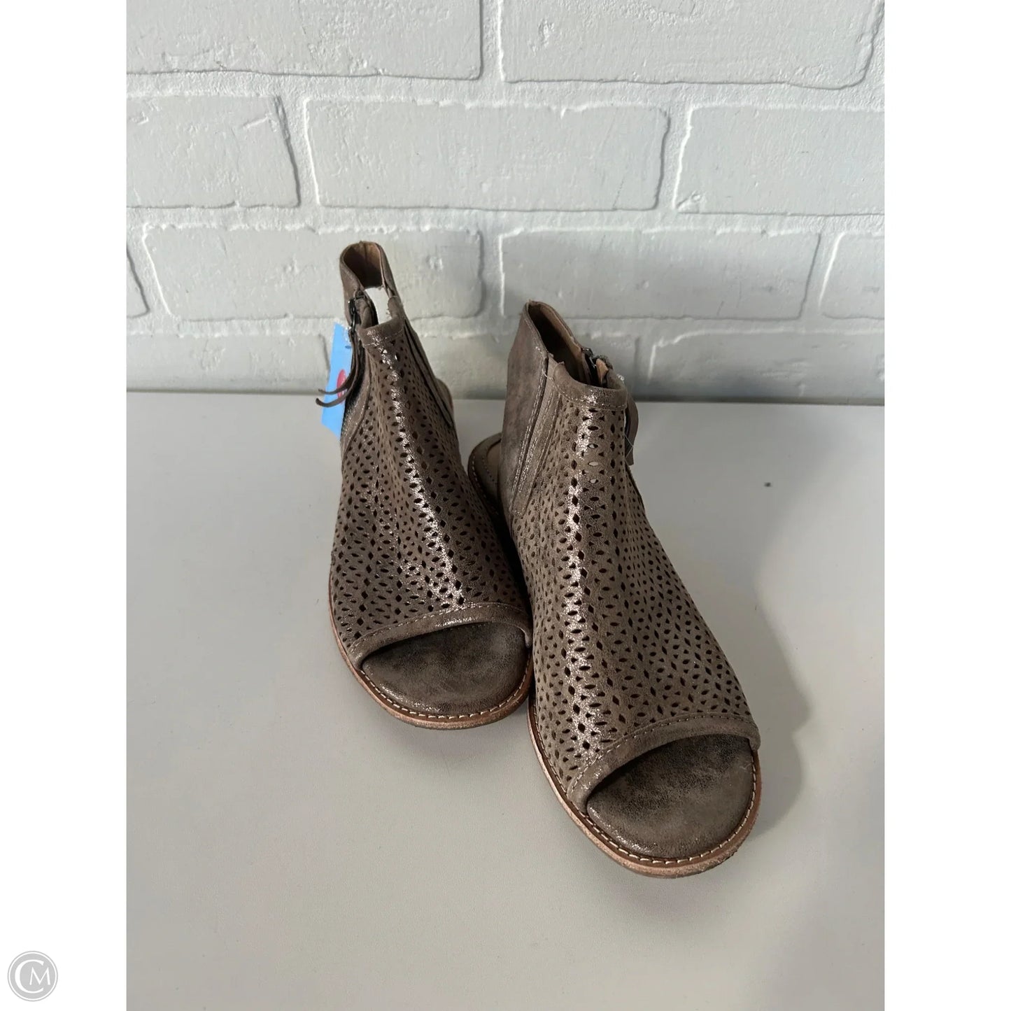 Sandals Flats By Sofft In Bronze, Size: 6.5