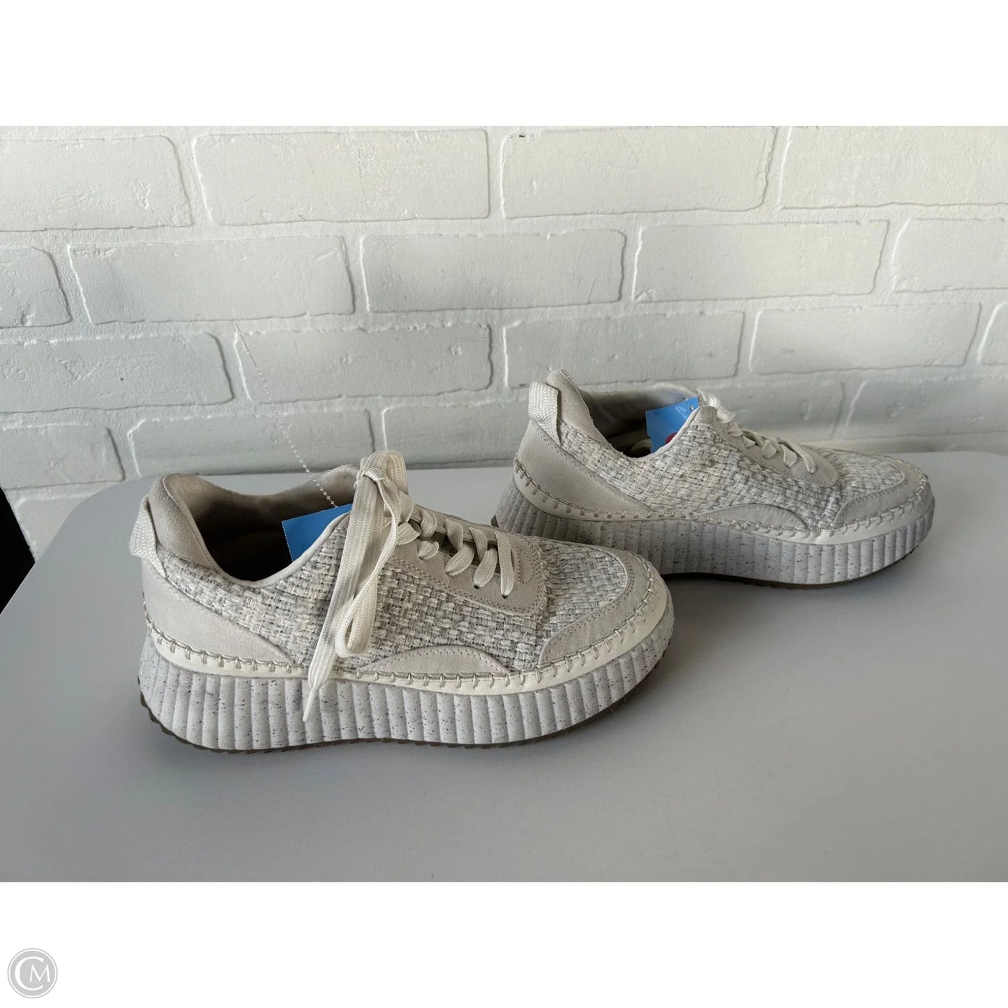 Shoes Sneakers By Universal Thread In Cream & Grey, Size: 9