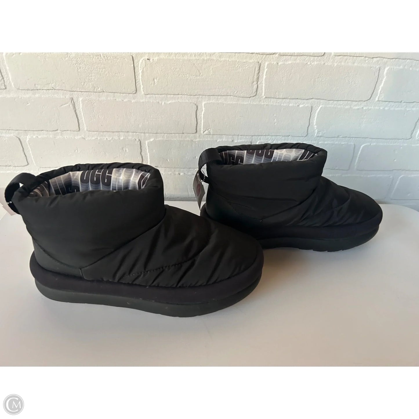 Boots Designer By Ugg In Black, Size: 9