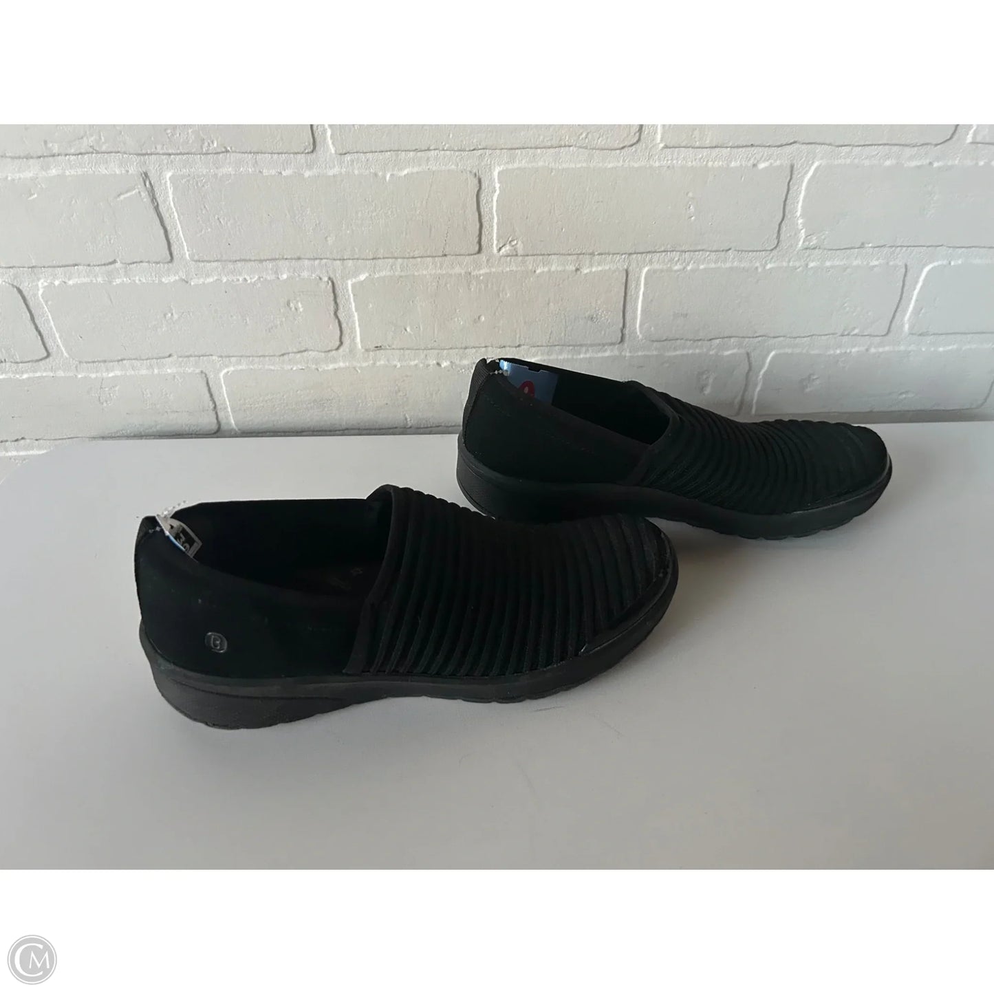Shoes Sneakers By Bzees In Black, Size: 8
