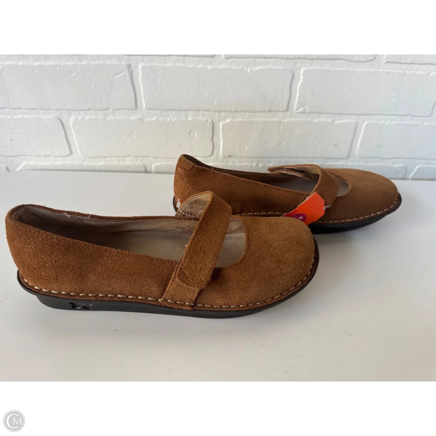 Shoes Flats By Alegria In Brown, Size: 7.5