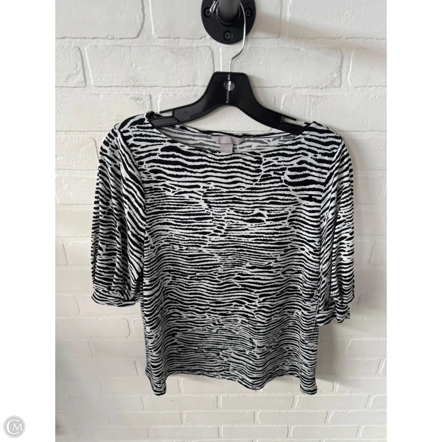 Top Short Sleeve By H&m In Black & White, Size: M