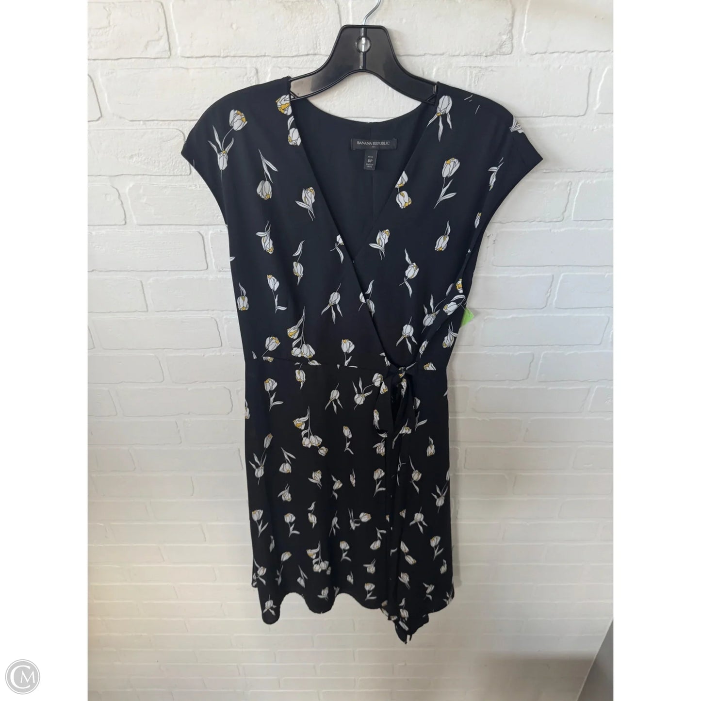 Dress Casual Short By Banana Republic In Black & White, Size: Mp