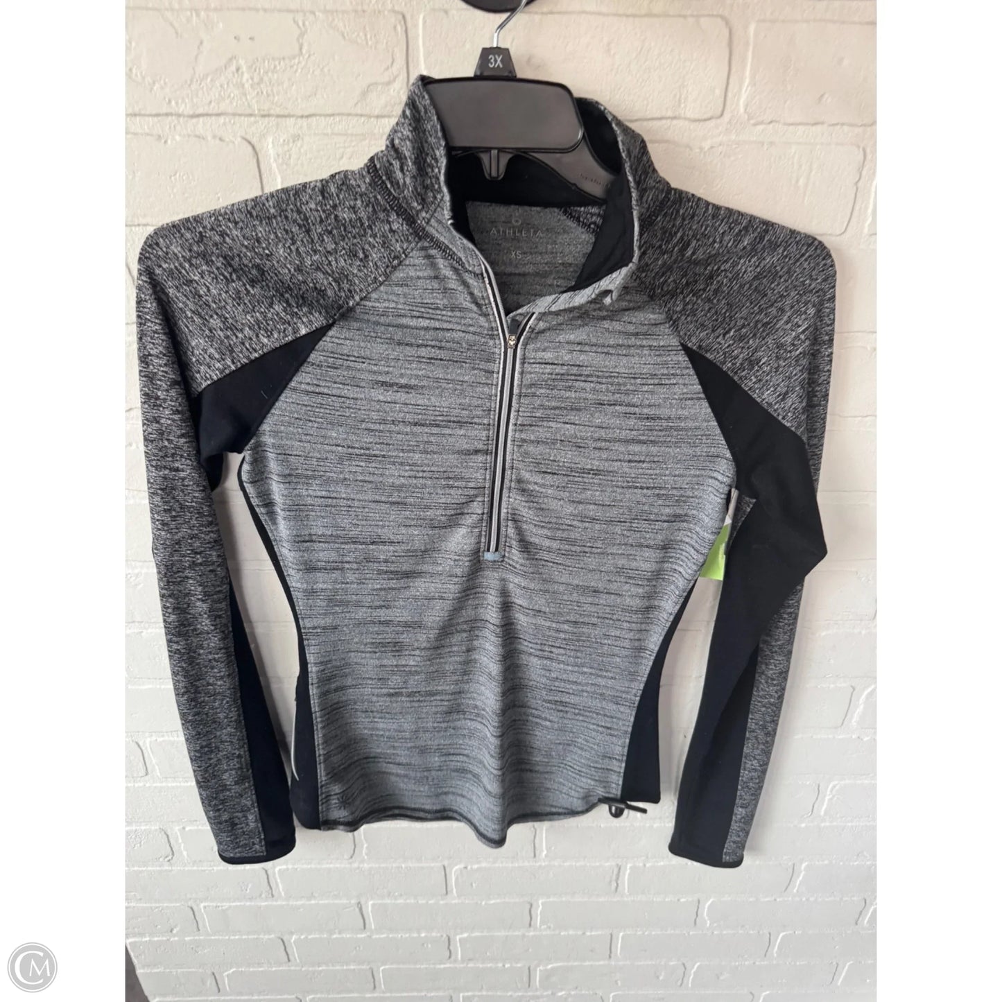 Athletic Top Long Sleeve Collar By Athleta In Black & Grey, Size: Xs