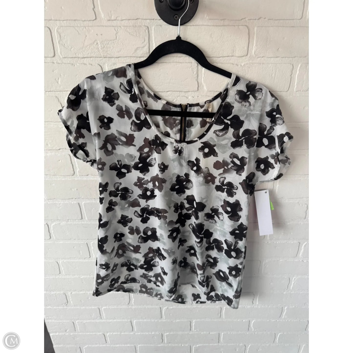 Top Short Sleeve By Japna In Grey & White, Size: Xs