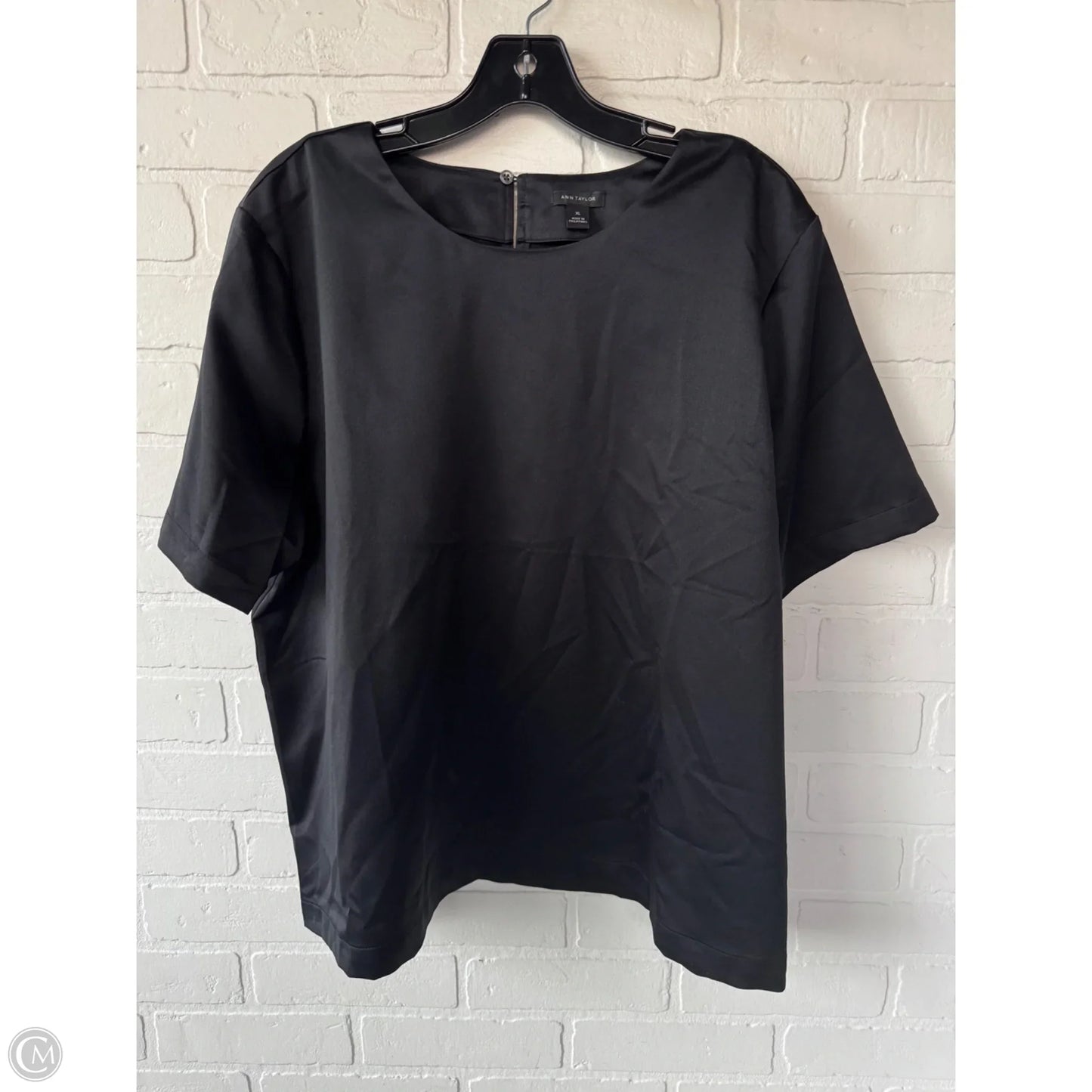 Top Short Sleeve By Ann Taylor In Black, Size: Xl