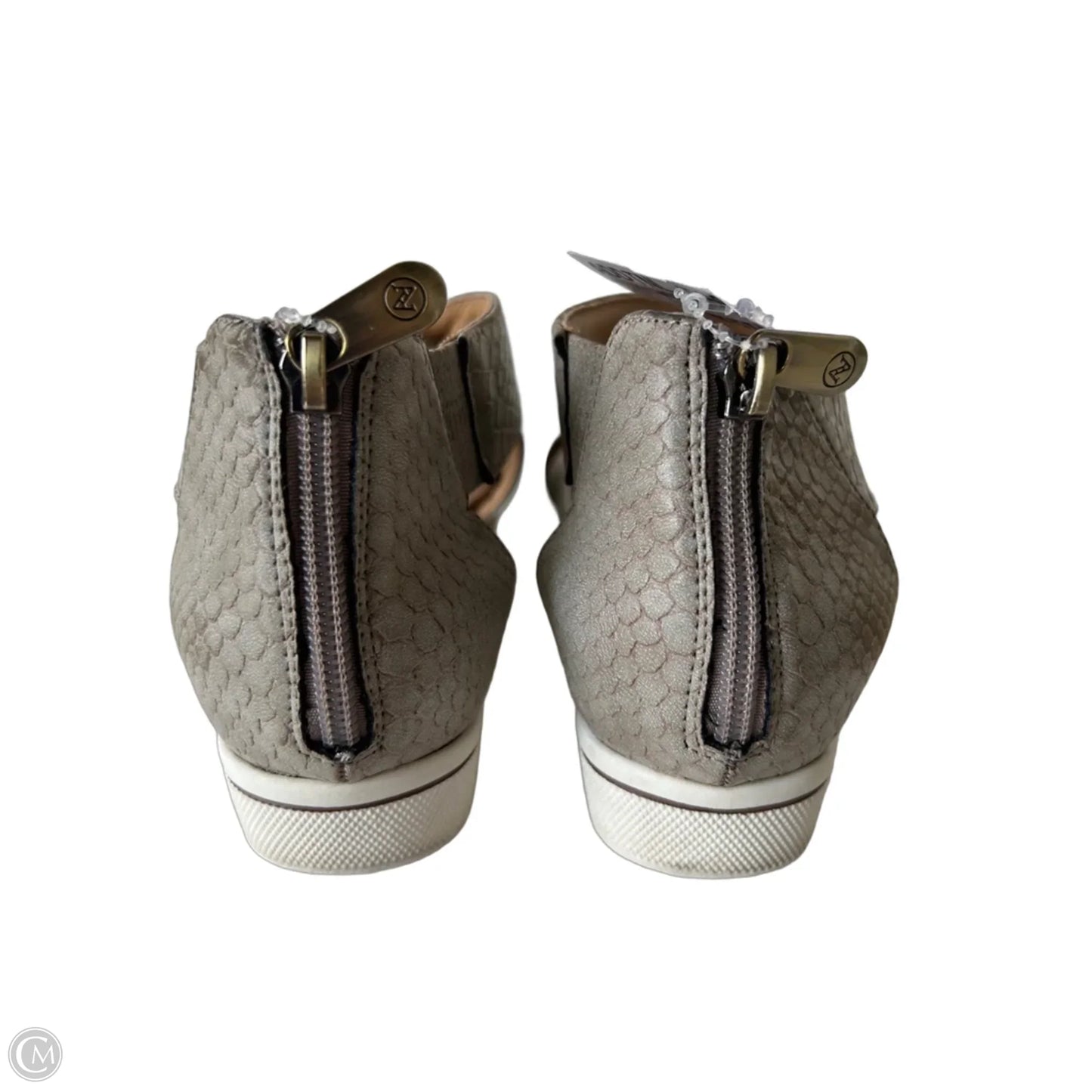 Sandals Flats By Adrienne Vittadini In Grey & Tan, Size: 7.5