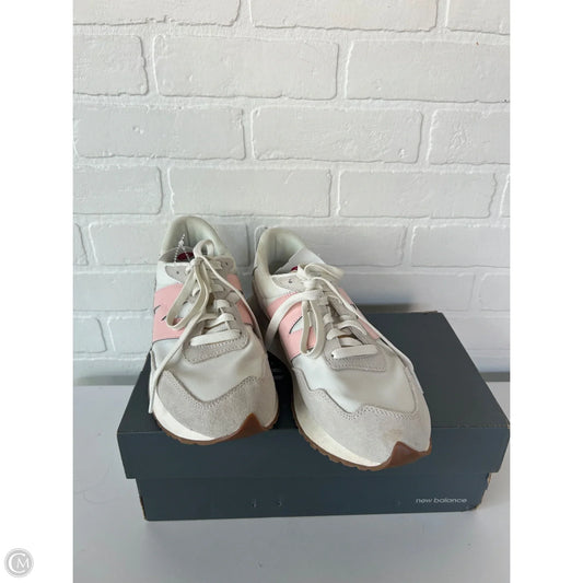 Shoes Sneakers By New Balance In Cream & Pink, Size: 9.5