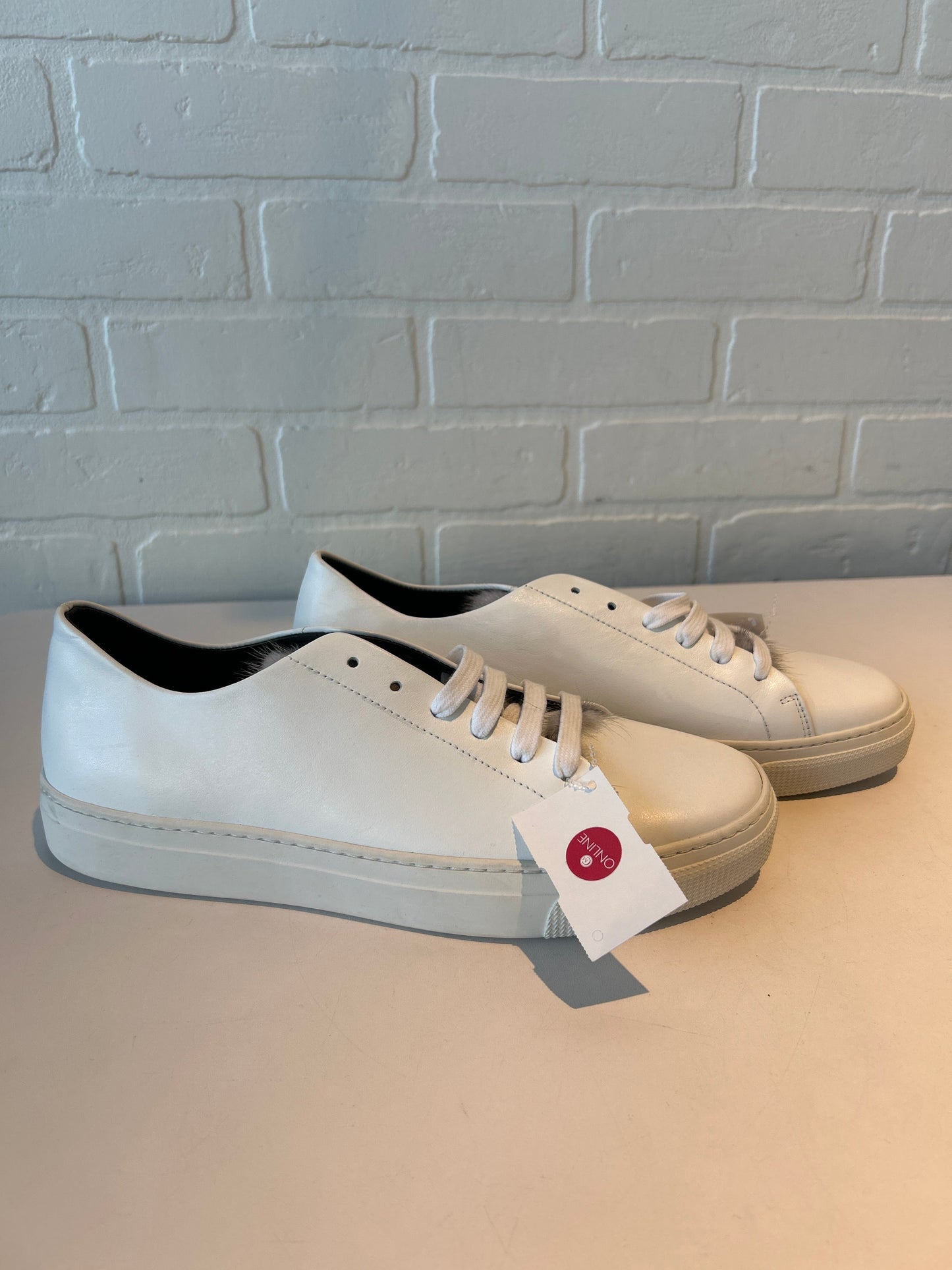 Shoes Sneakers By zcd montreal In White, Size: 10.5