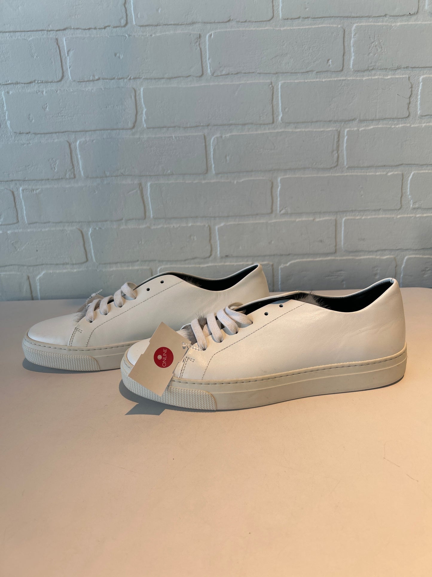 Shoes Sneakers By zcd montreal In White, Size: 10.5