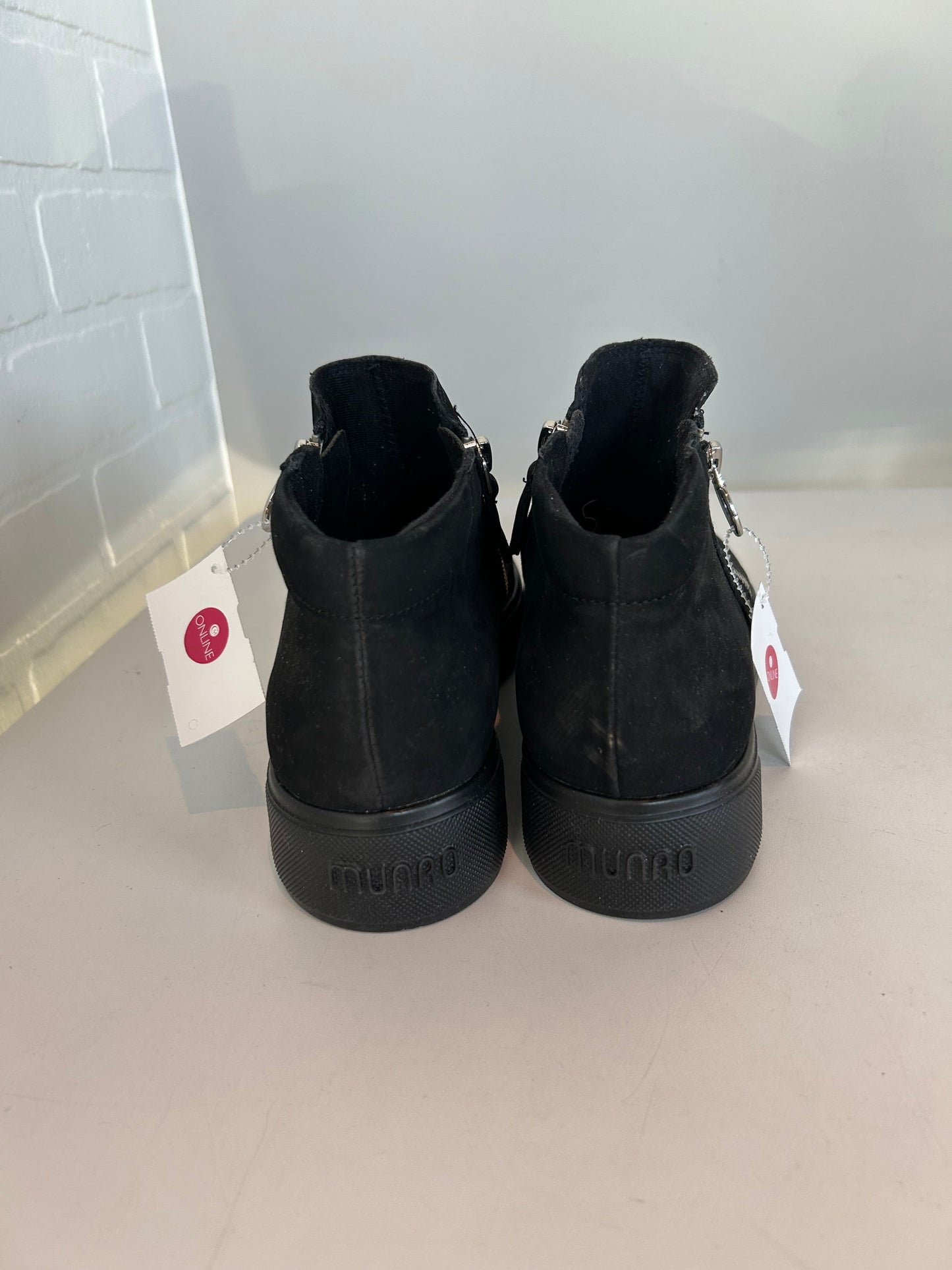 Boots Ankle Flats By Munro In Black, Size: 9