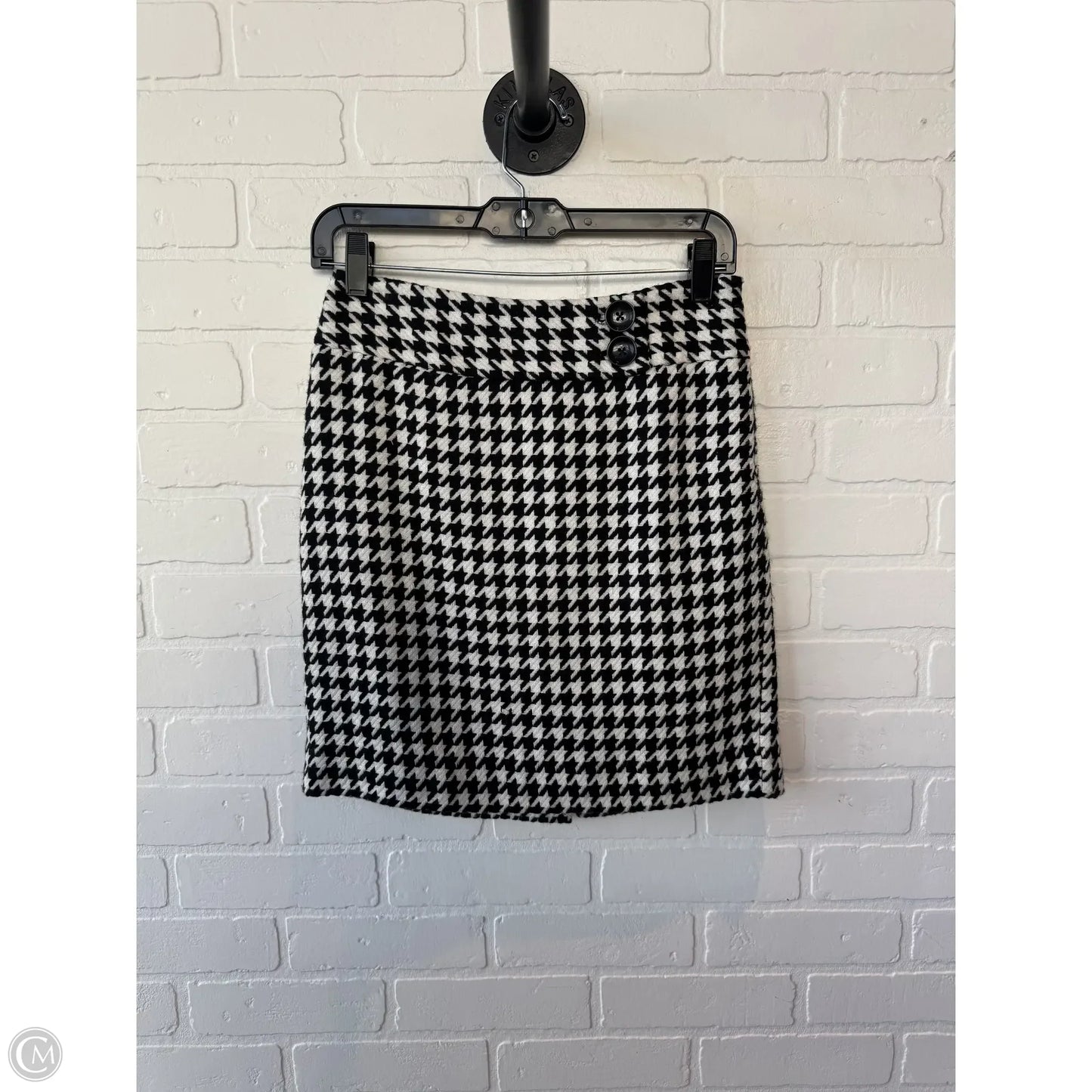 Skirt Mini & Short By Ann Taylor In Black & White, Size: 0p