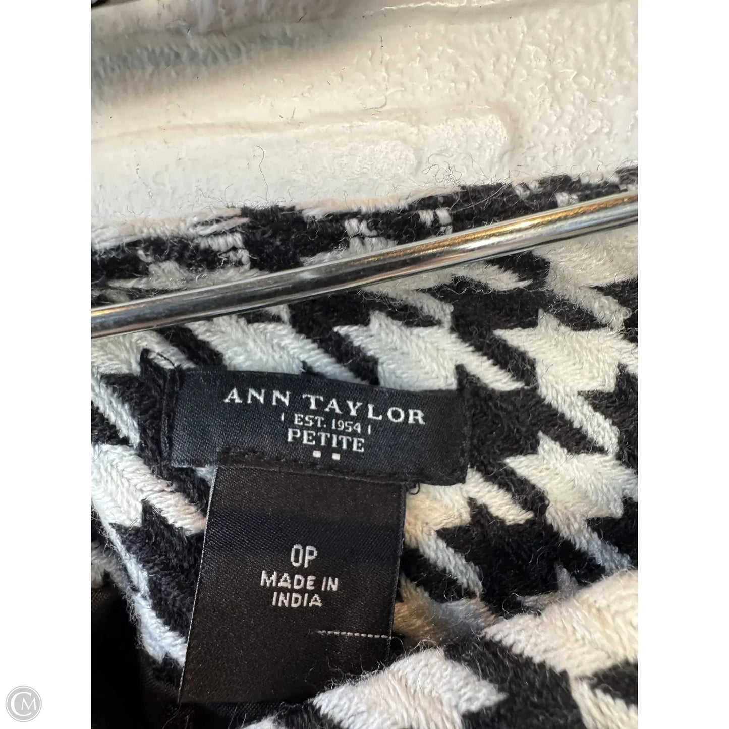 Skirt Mini & Short By Ann Taylor In Black & White, Size: 0p