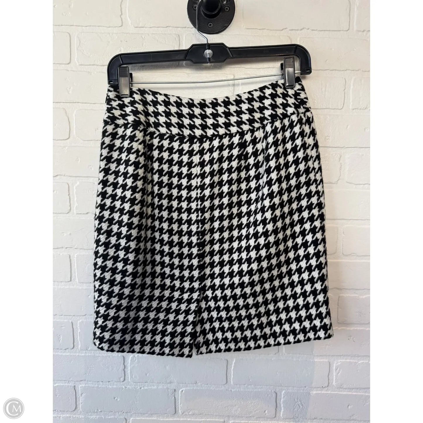 Skirt Mini & Short By Ann Taylor In Black & White, Size: 0p