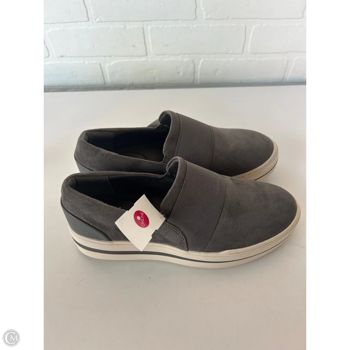 Shoes Flats By Clarks In Grey, Size: 9.5