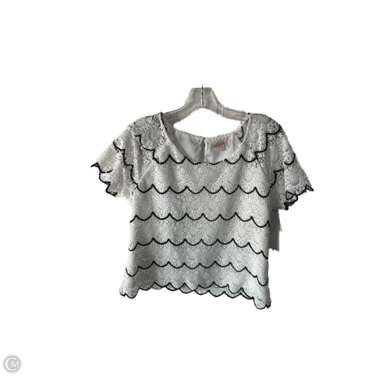 Top Short Sleeve By Skies Are Blue In Black & White, Size: L