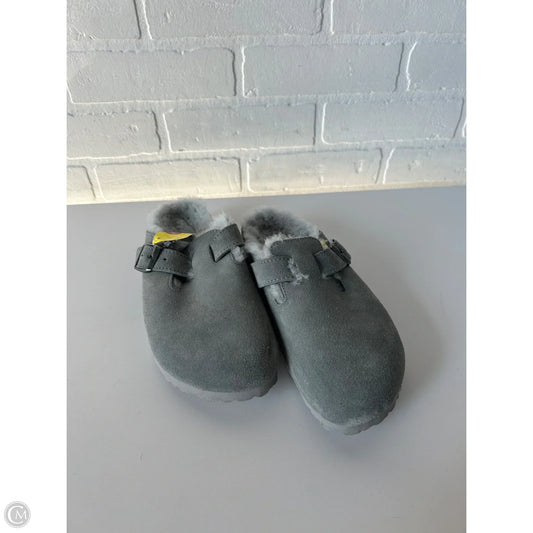 Shoes Flats By Birkenstock In Grey, Size: 6.5