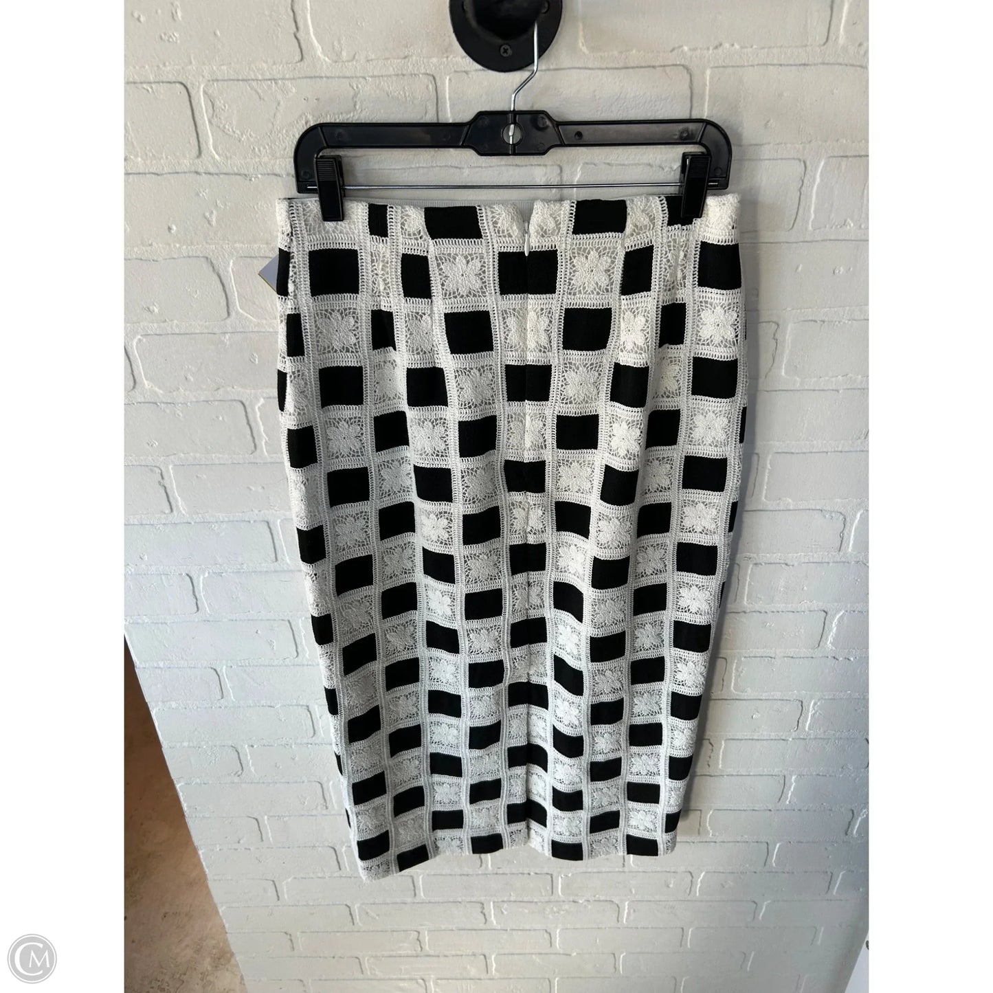 Skirt Midi By Ann Taylor In Black & White, Size: 6