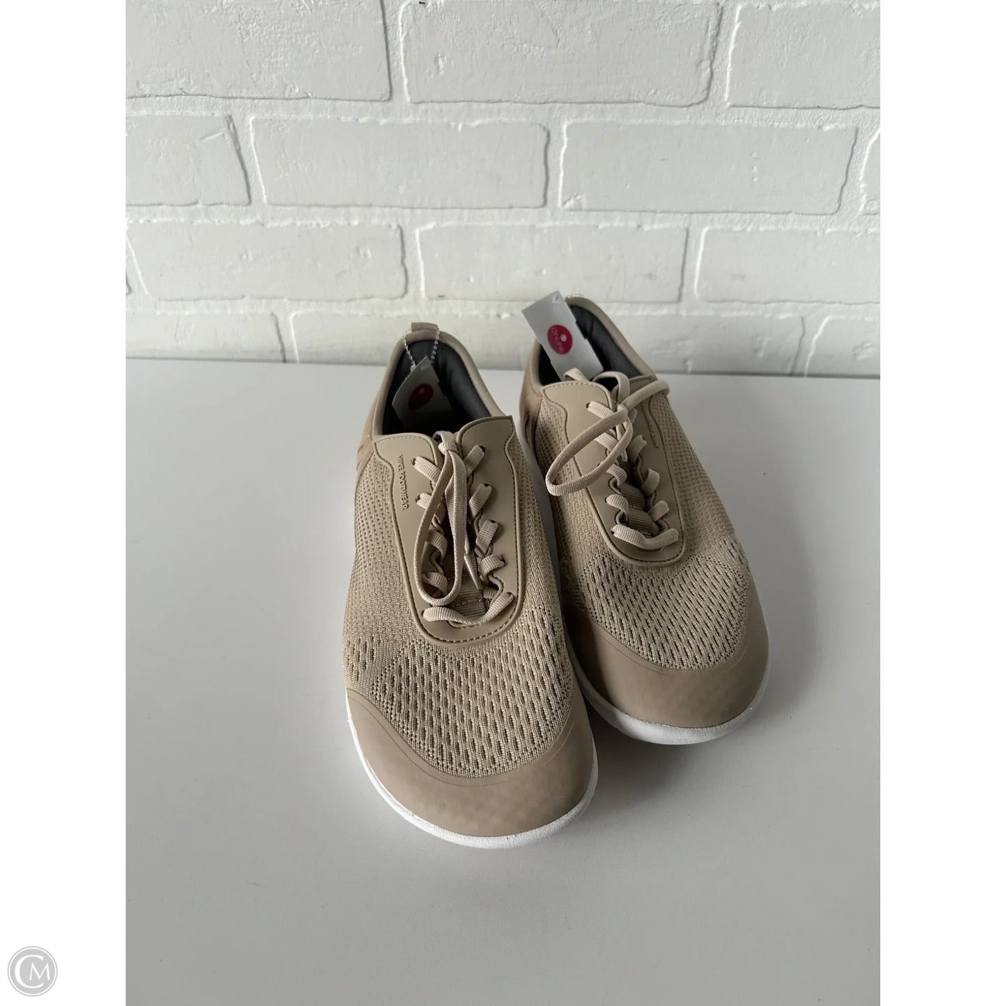 Shoes Sneakers By Clothes Mentor In Tan, Size: 11