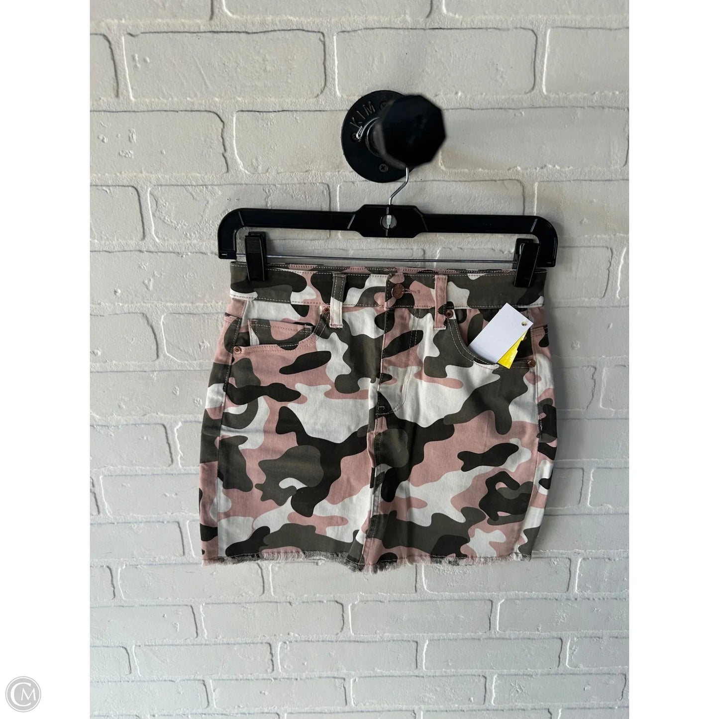 Skirt Mini & Short By Guess In Brown & Pink, Size: 0