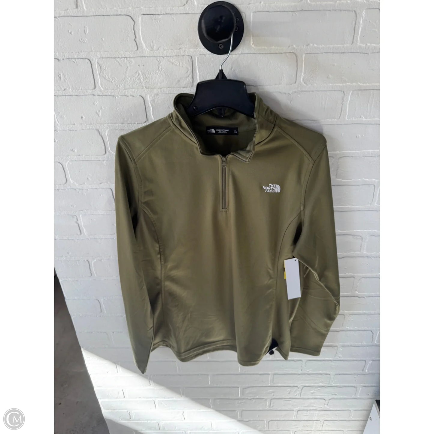 Athletic Top Long Sleeve Collar By The North Face In Green, Size: Xl