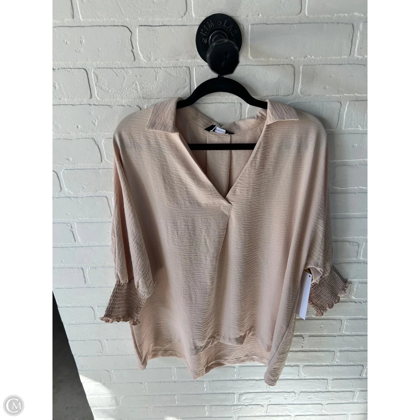 Top Long Sleeve By Dokotoo In Cream, Size: L