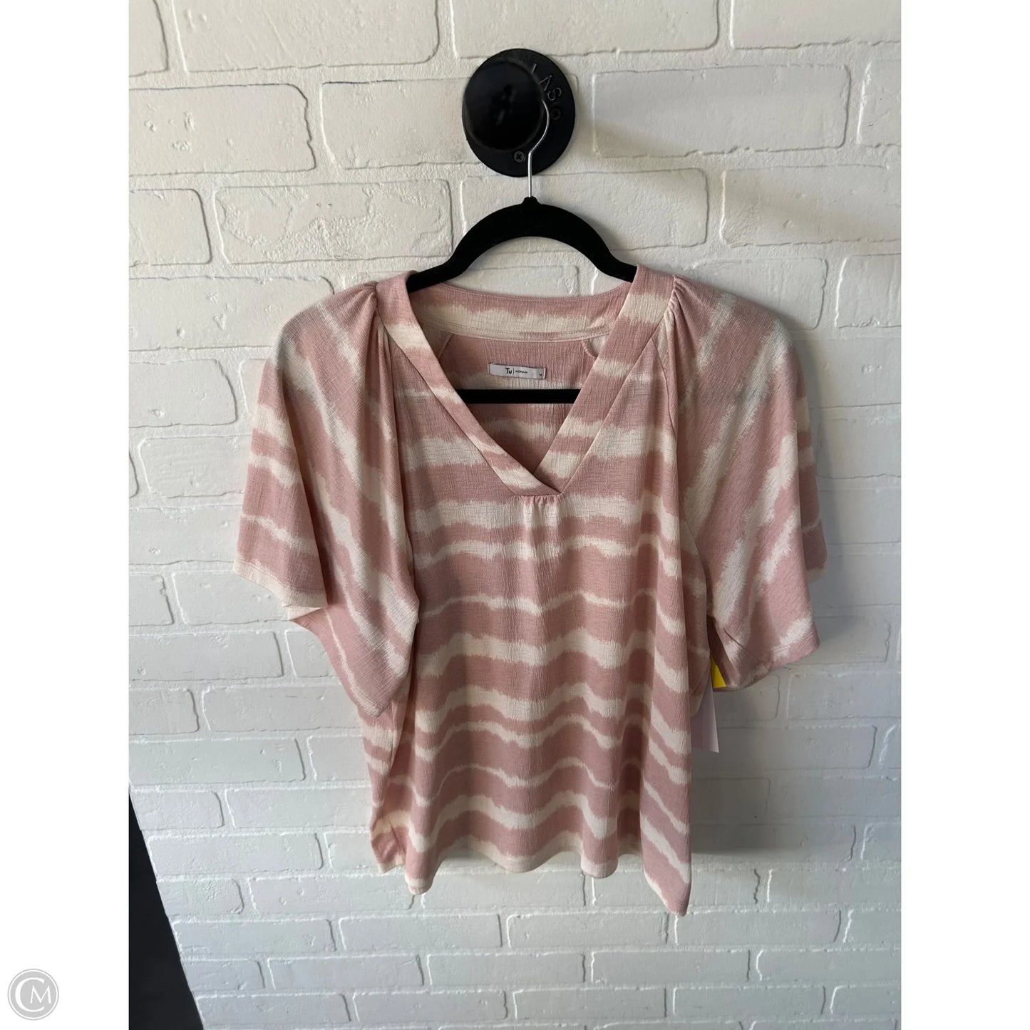 Top Short Sleeve By Clothes Mentor In Cream & Pink, Size: Xl