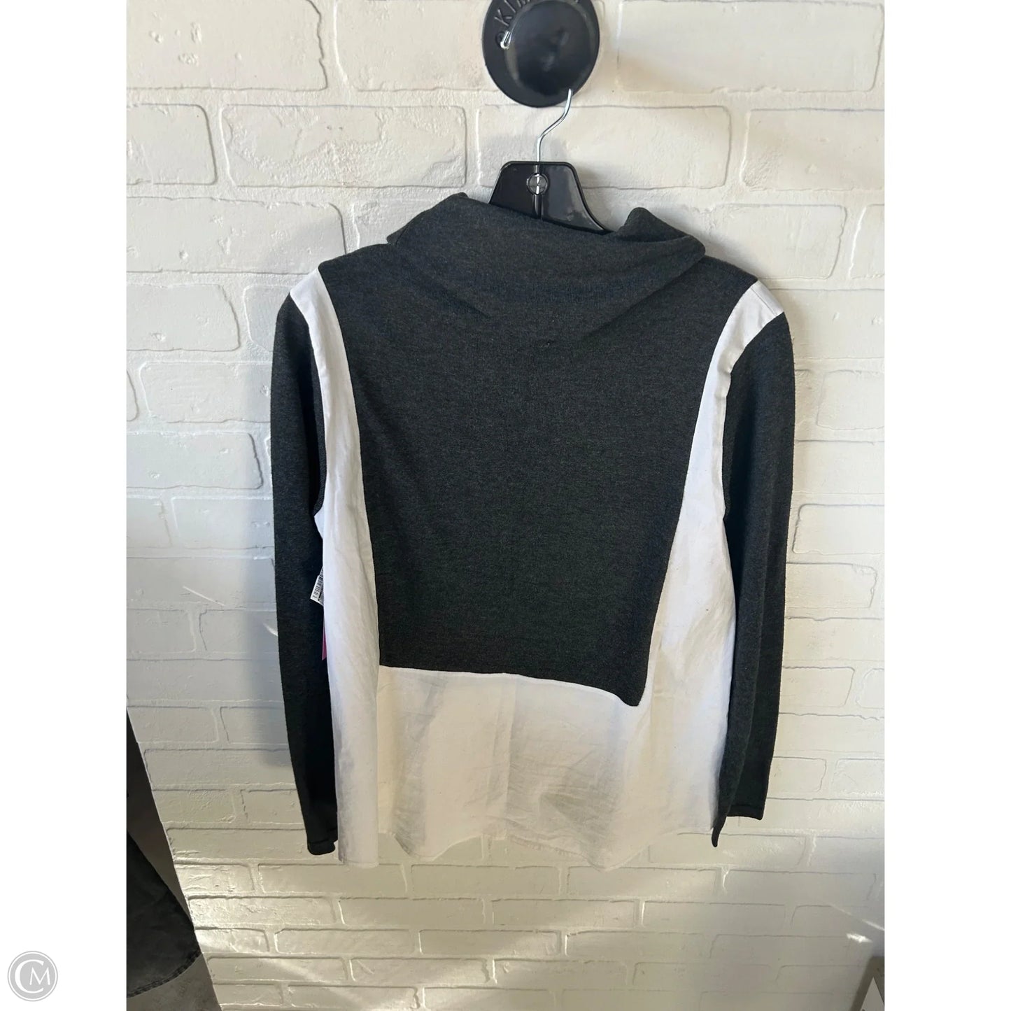 Top Long Sleeve By Clothes Mentor In Cream & Grey, Size: M