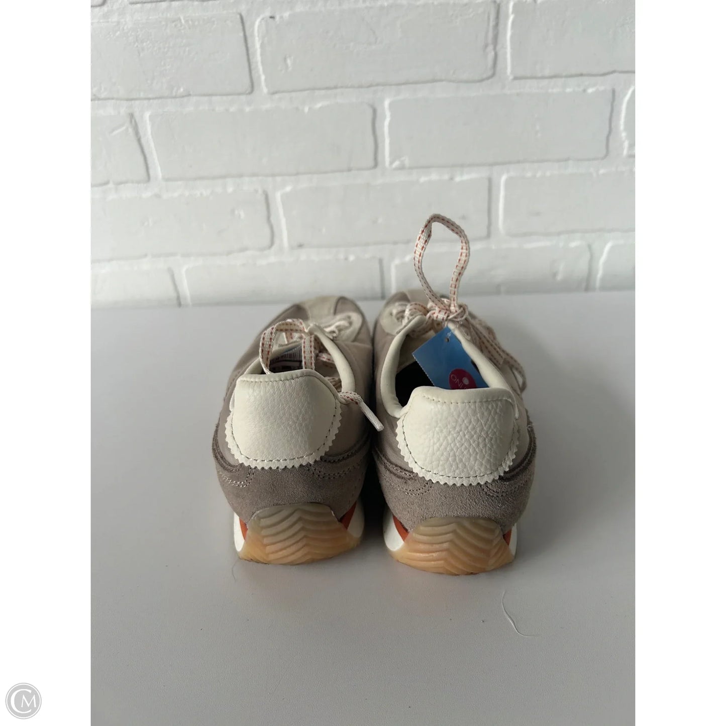 Shoes Sneakers By Zara In Tan, Size: 6