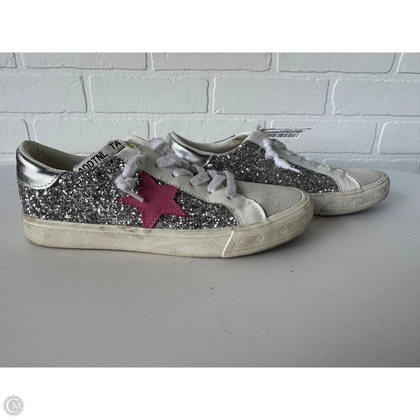 Shoes Sneakers By Vintage Havana In Silver & White, Size: 8