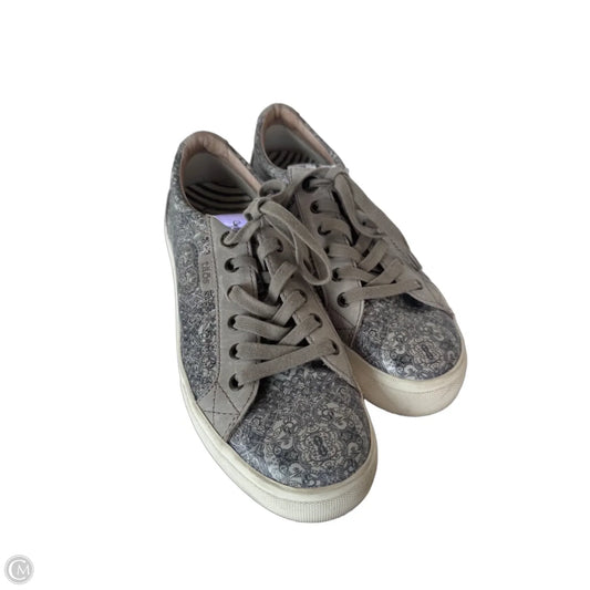 Shoes Sneakers By Taos In Grey, Size: 8.5