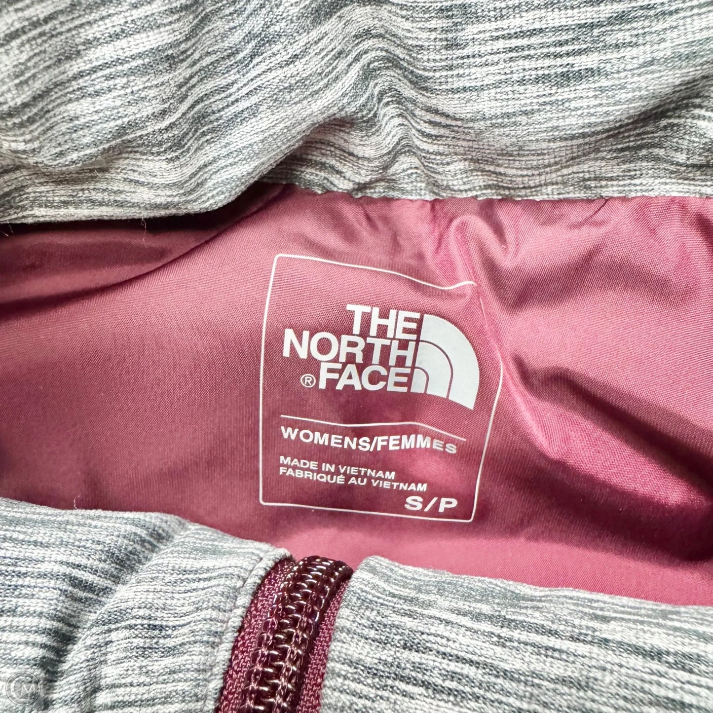 Vest Puffer & Quilted By The North Face In Grey & Red, Size: S