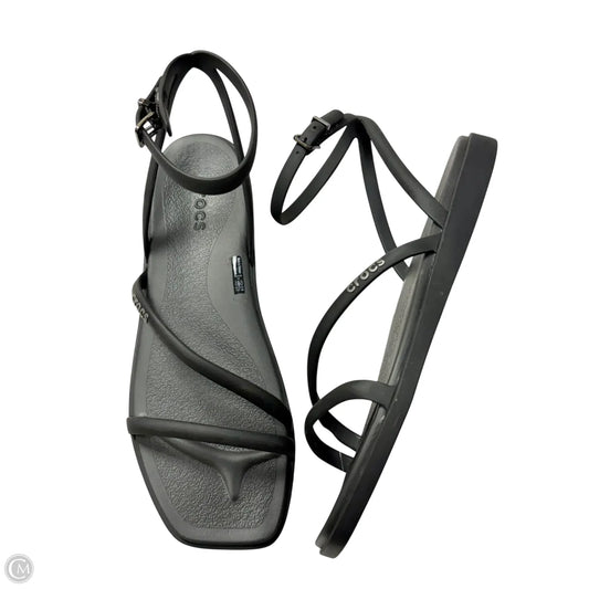Sandals Flats By Crocs In Black, Size: 9