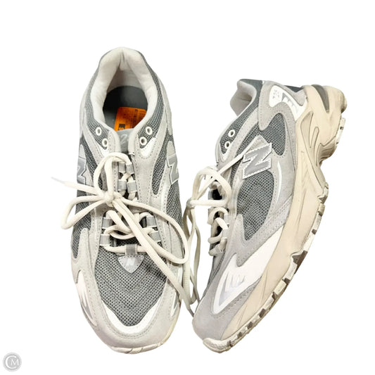 Shoes Sneakers By New Balance In Grey & White, Size: 9.5