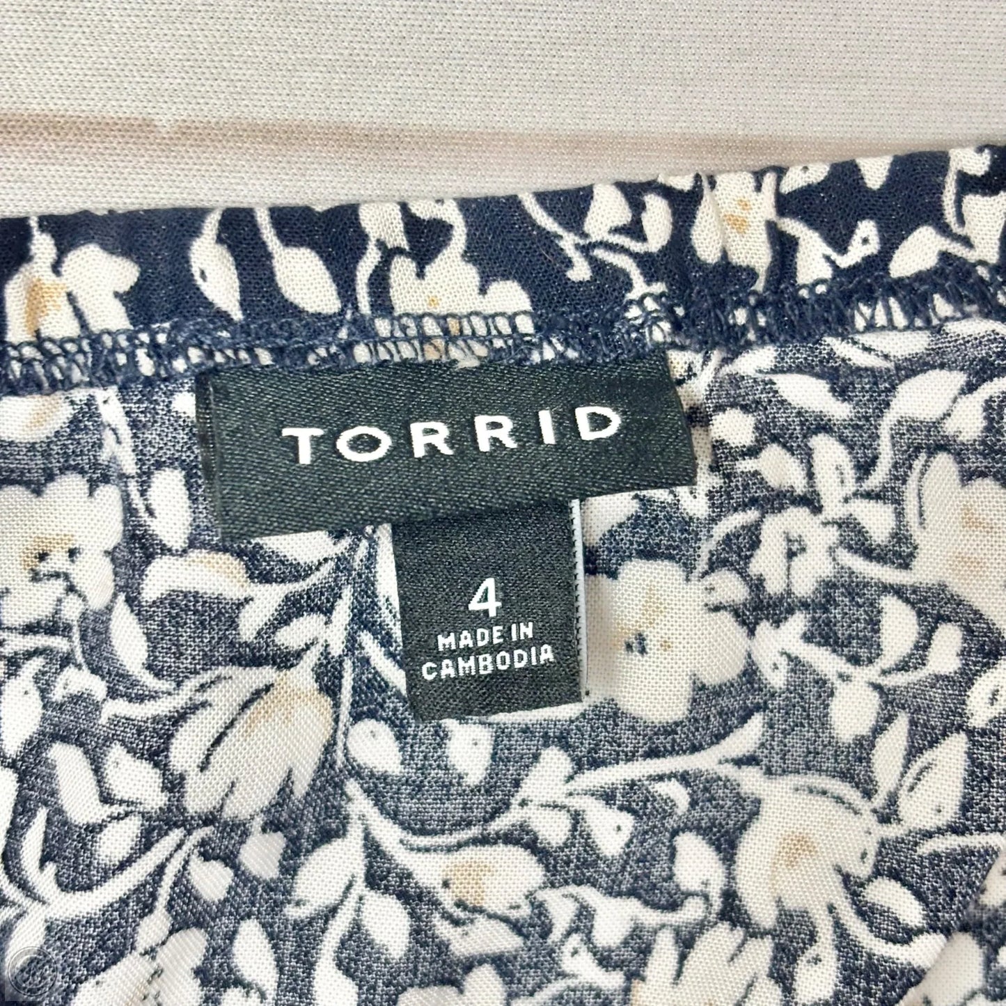 Top Short Sleeve By Torrid In Floral Print, Size: 4x
