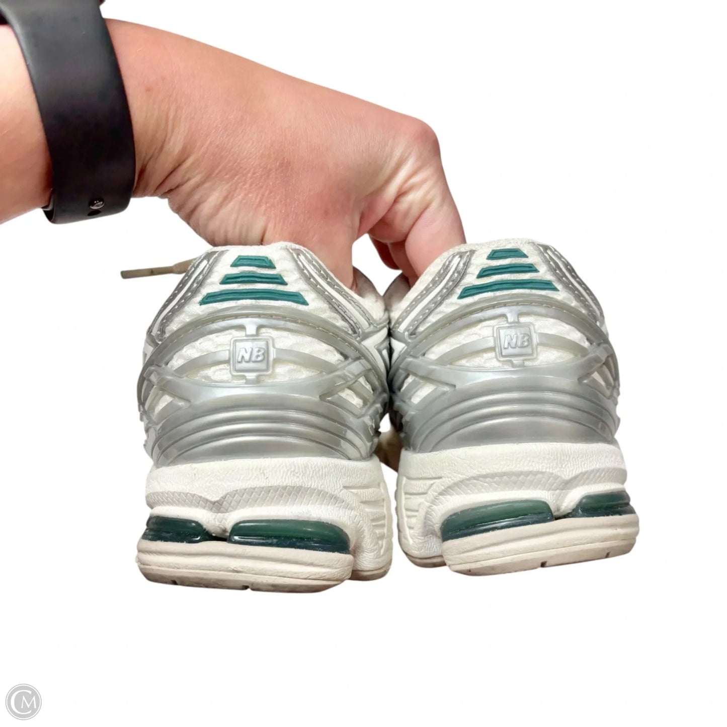 Shoes Sneakers By New Balance In Grey & White, Size: 7.5
