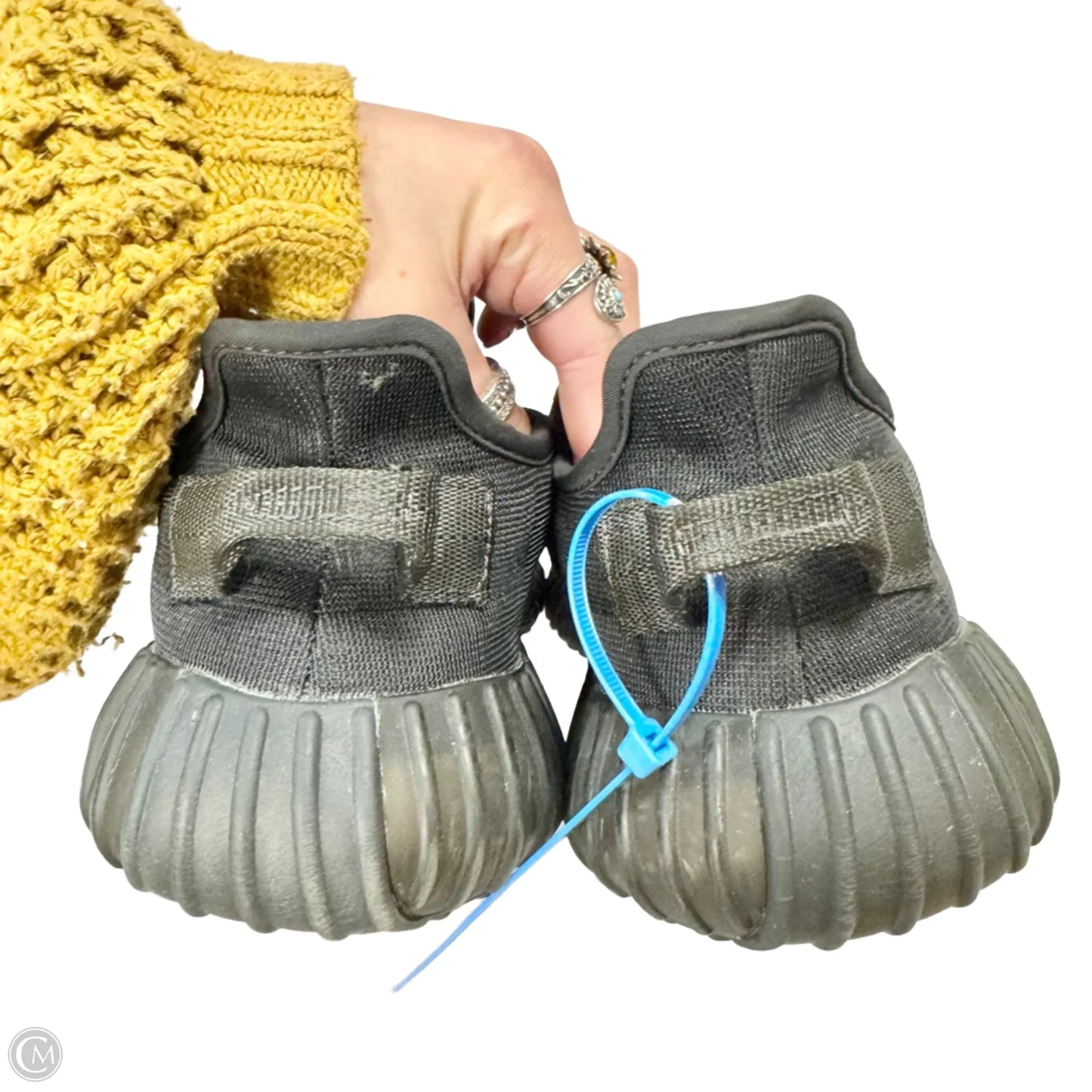 Shoes Luxury Designer By Yeezy In Black, Size: 8