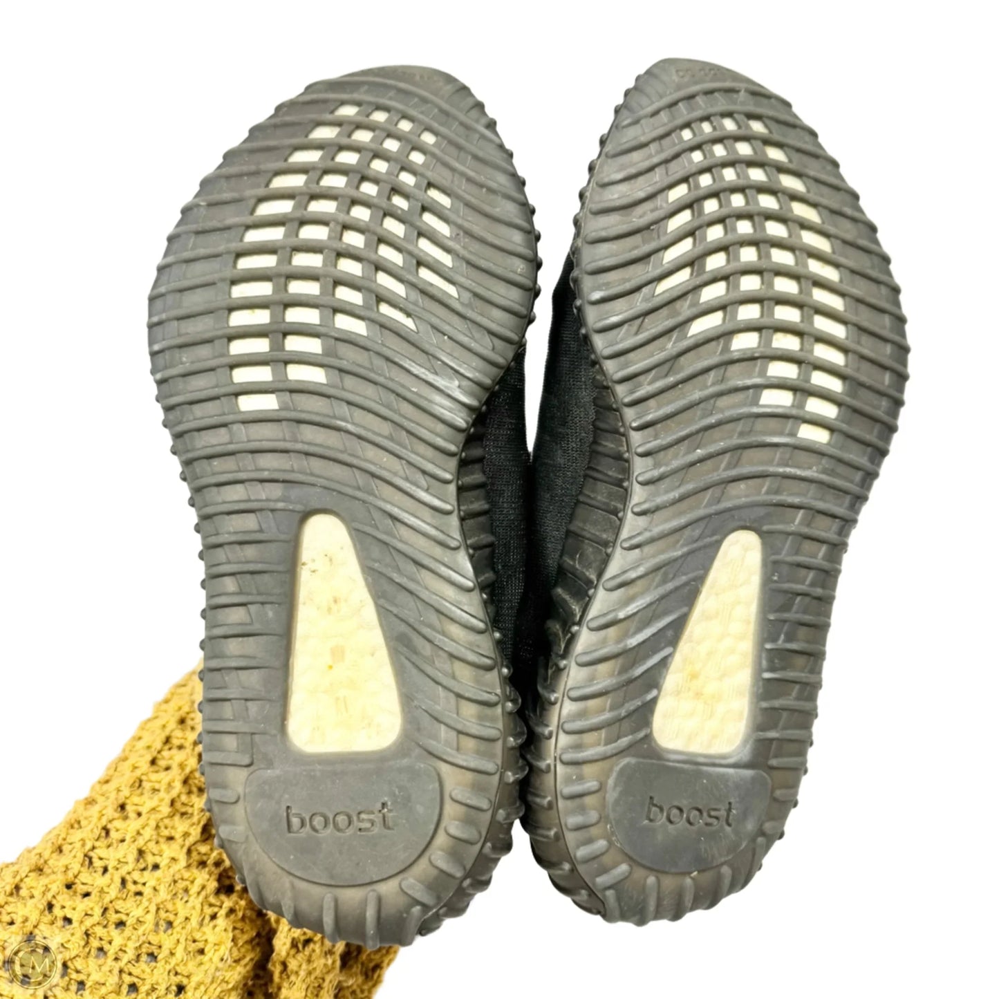 Shoes Luxury Designer By Yeezy In Black, Size: 8