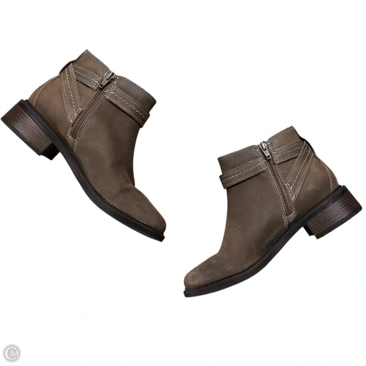 Boots Ankle Flats By Clarks In Taupe, Size: 7.5
