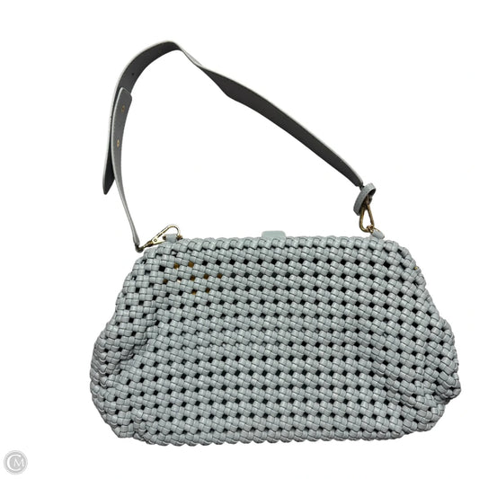 Handbag Size: Medium