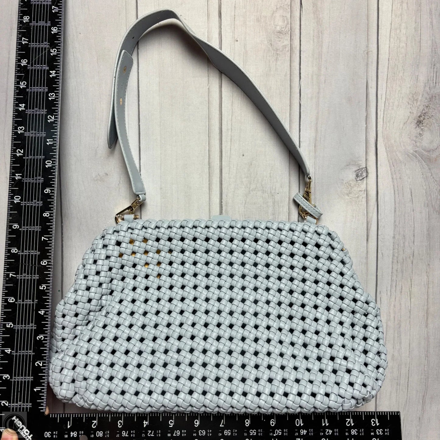 Handbag Size: Medium