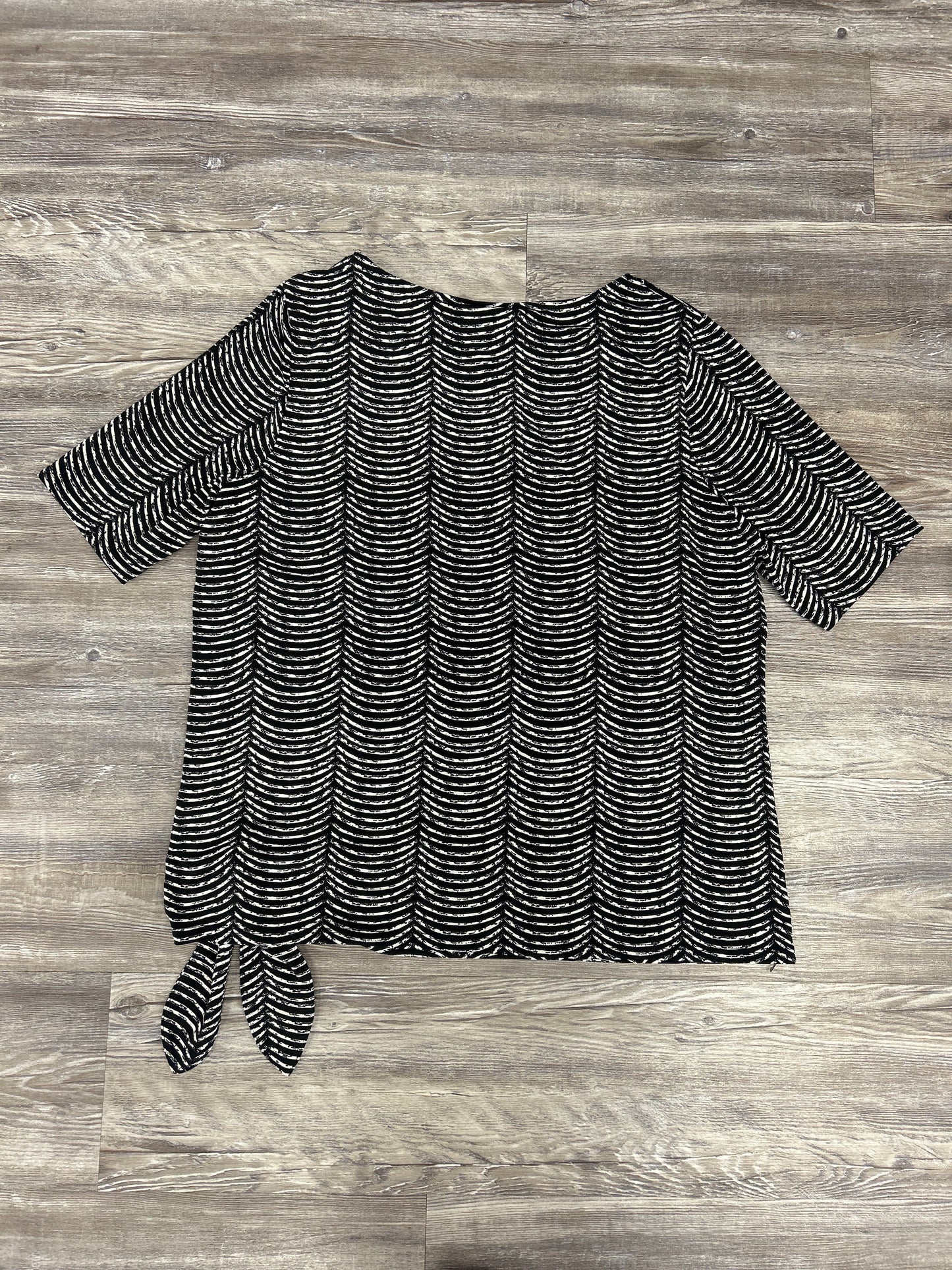 Top Short Sleeve By Chicos In Black, Size: L