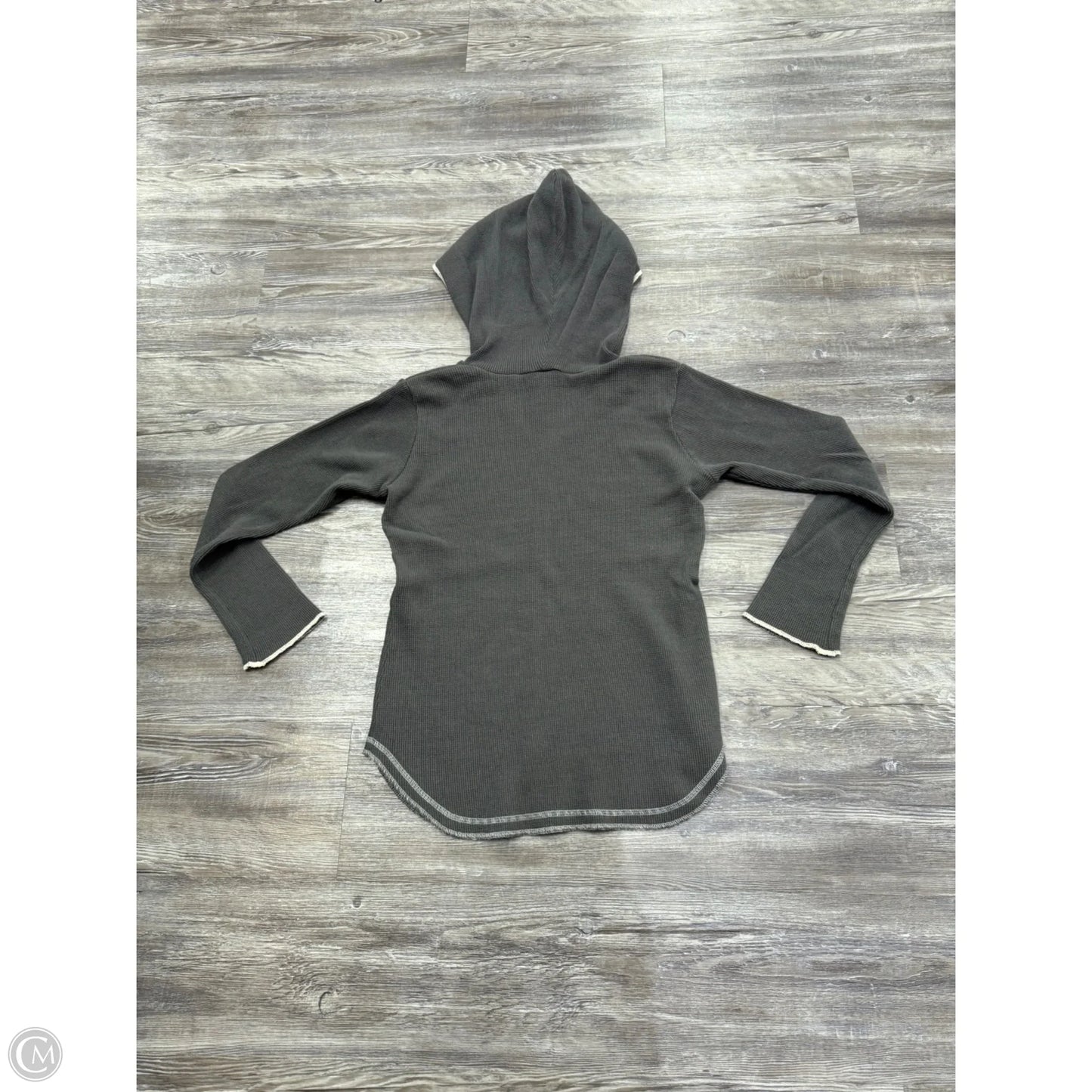 Top Long Sleeve By Fitigues In Grey, Size: M