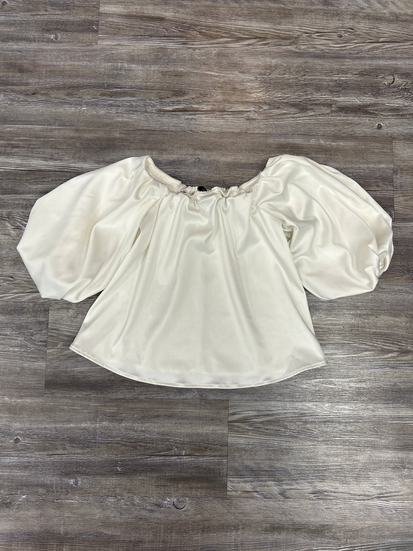 Top Short Sleeve By Express In White, Size: Xs