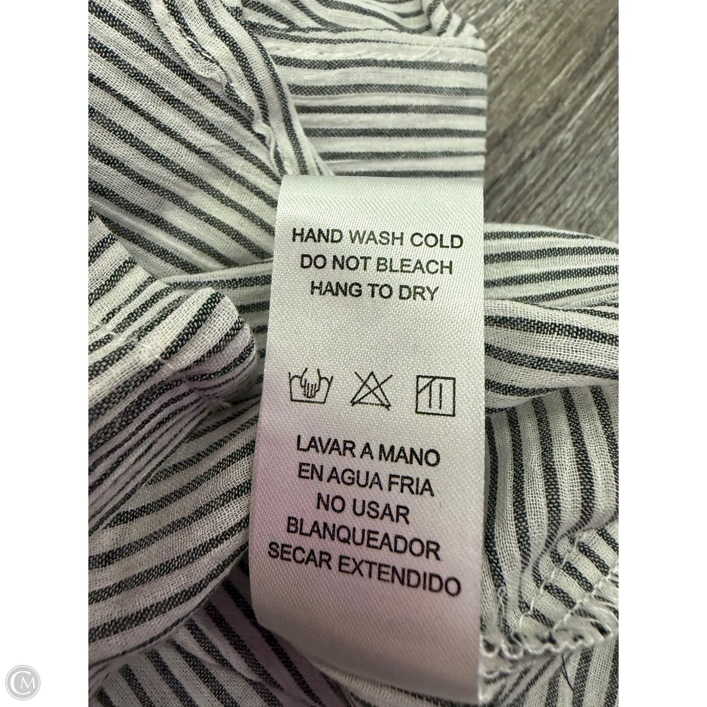 Top Long Sleeve By Clothes Mentor In Grey & White, Size: L