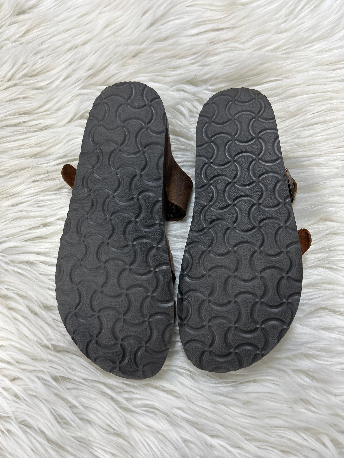 Sandals Flats By Cmc In Brown, Size:7