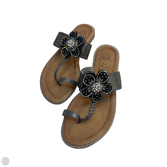 Sandals Flip Flops By Clothes Mentor In Black & Grey, Size: 8