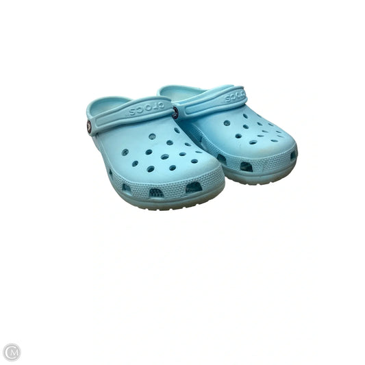 Shoes Flats By Crocs In Blue, Size: 8